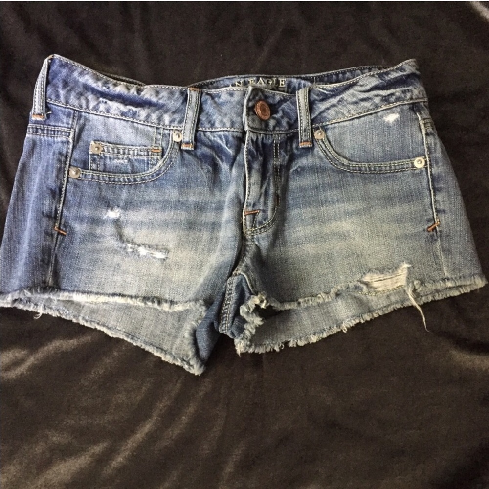 NWOT American Eagle distressed shorts